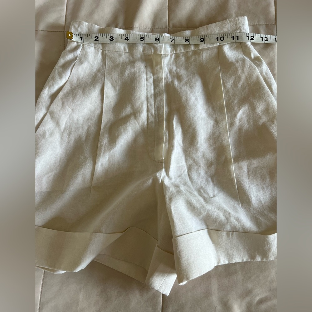 Chanel vintage linen shorts size 34 white pleated